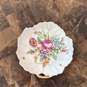 Floral Vintage Decorative Collector China Plate.